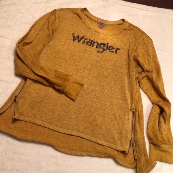 Wrangler Tops - WRANGLER long sleeve thin high low shirt